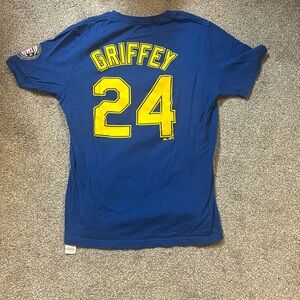 Majestic Ken Griffey Jr. 2016 Hall of Fame shirt. Patch included on sleeve.